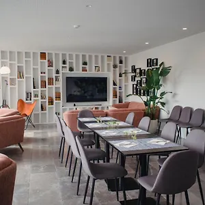 A House In - Adults Only Hotel Estoril