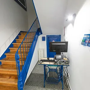 Help Yourself - Hostel Parede